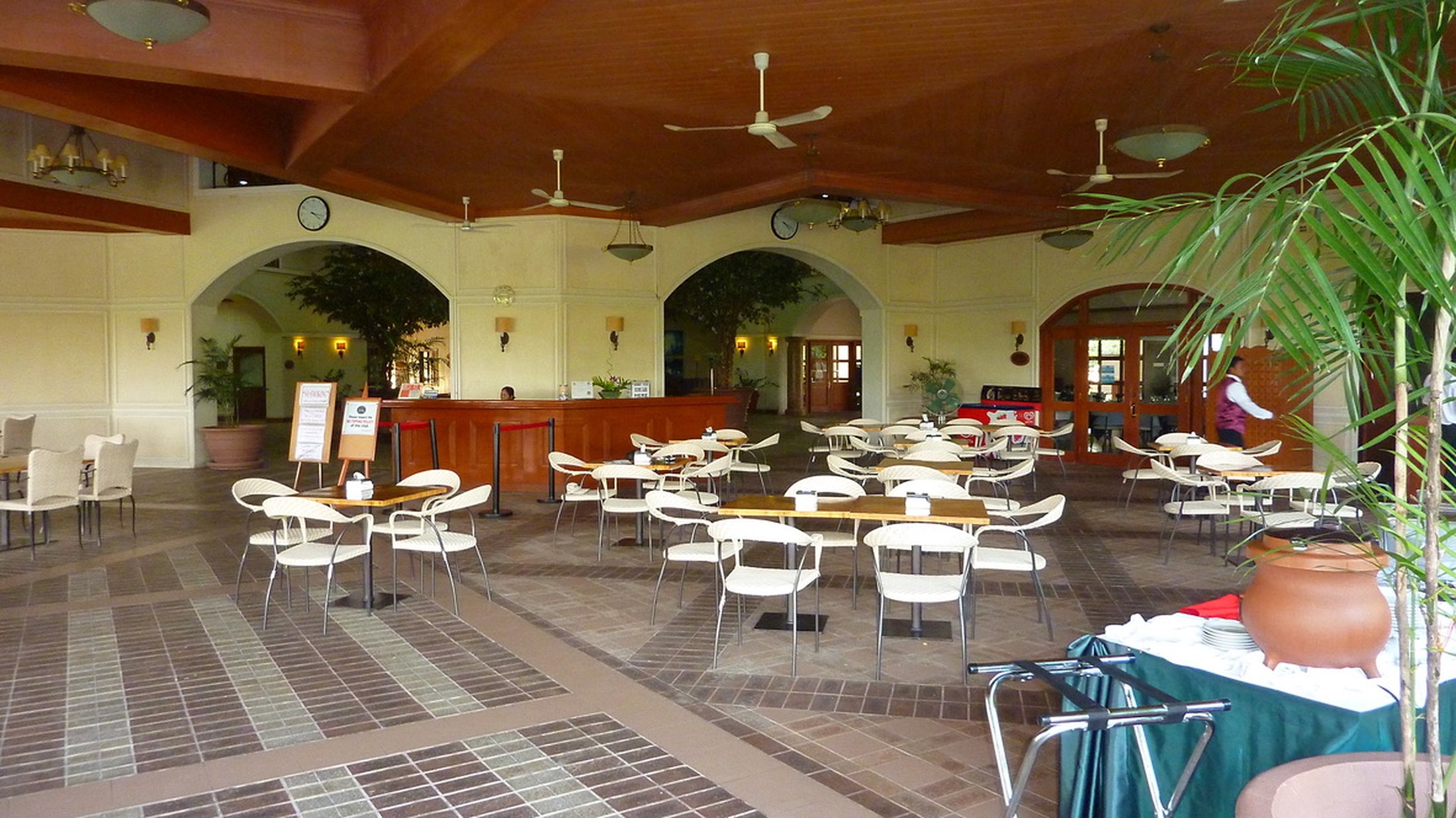 Golf clubhouse dining