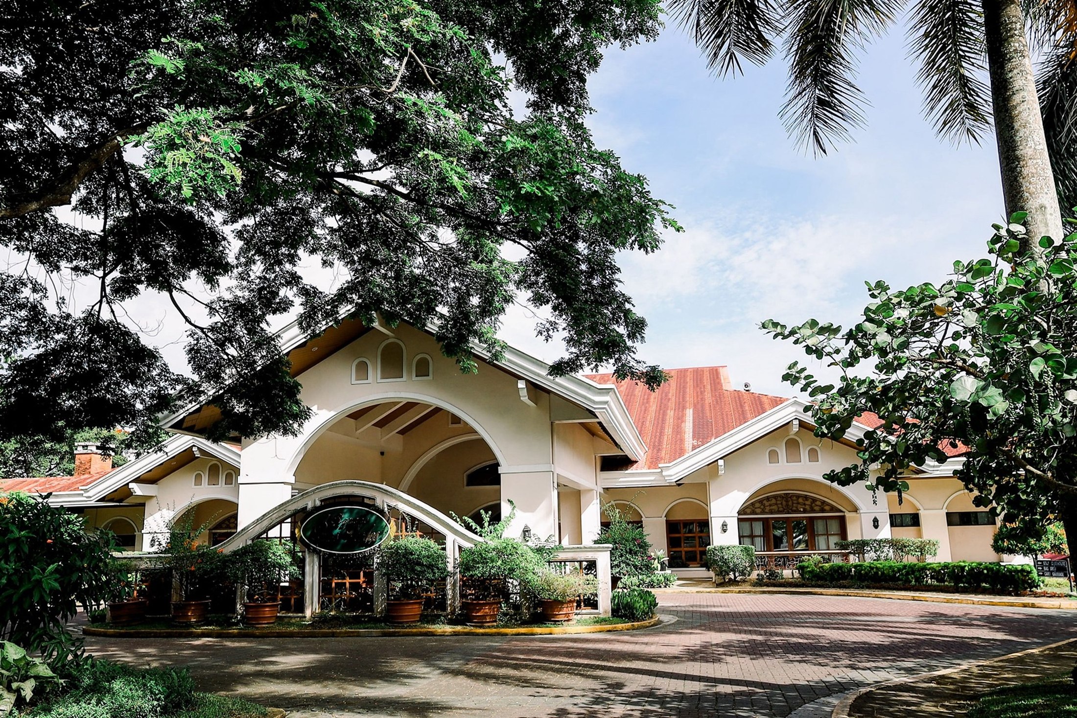 Golf clubhouse exterior